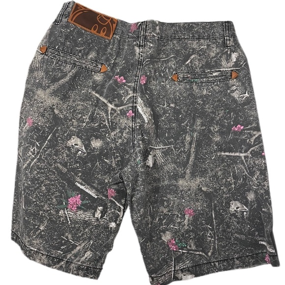 The Hundreds Size 32 slim 100% cotton Shorts with hunting camo & pink floral - Picture 2 of 6